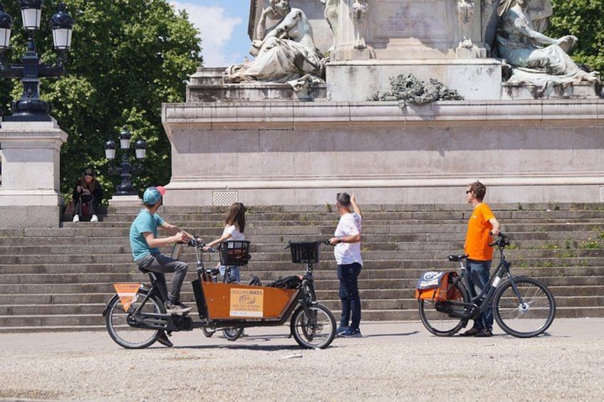 Bordeaux Guided Bike Tour for All Ages with a Local Guide 3