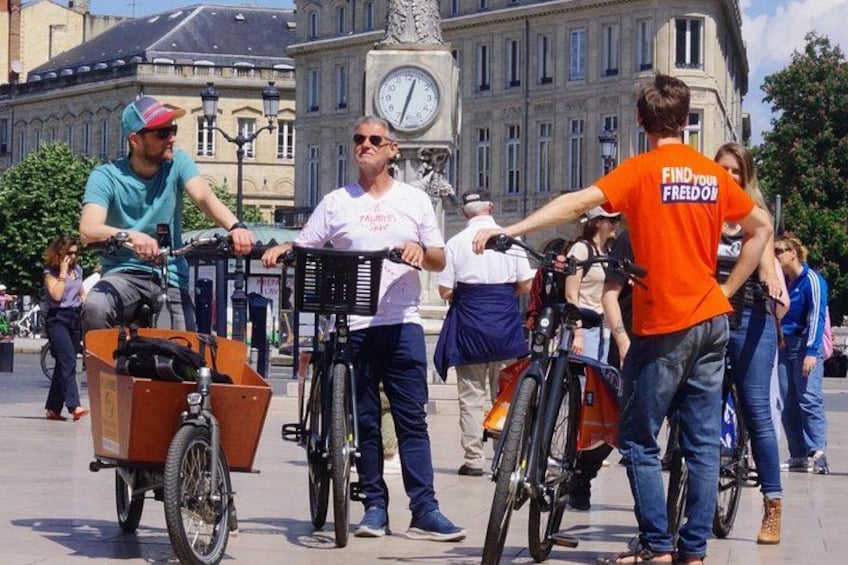 Bordeaux Guided Bike Tour for All Ages with a Local Guide 4