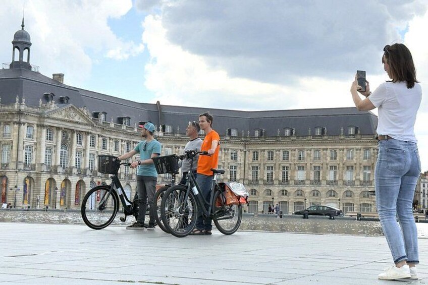 Bordeaux Guided Bike Tour for All Ages with a Local Guide 5
