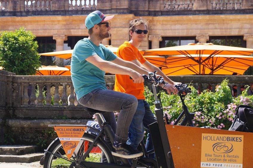 Bordeaux Guided Bike Tour for All Ages with a Local Guide 2