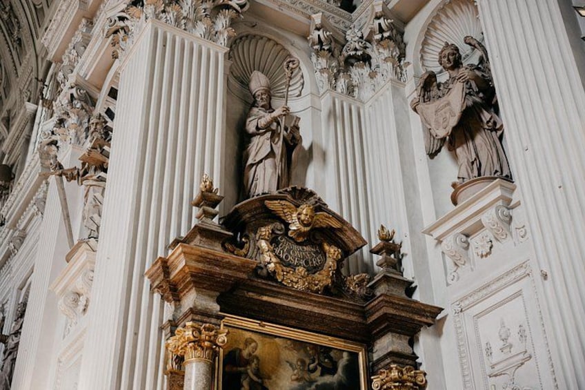 The angels in the niches tell a special story. 3