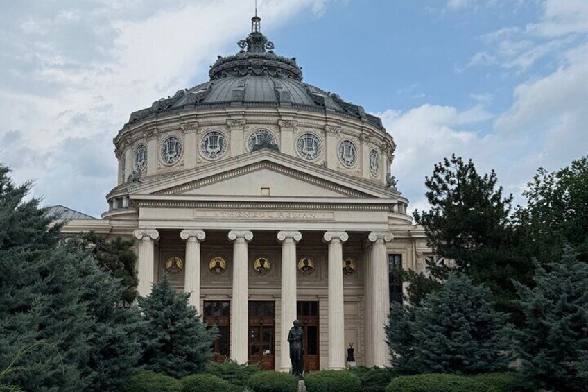 A neoclassical building with a dome and columns. 1