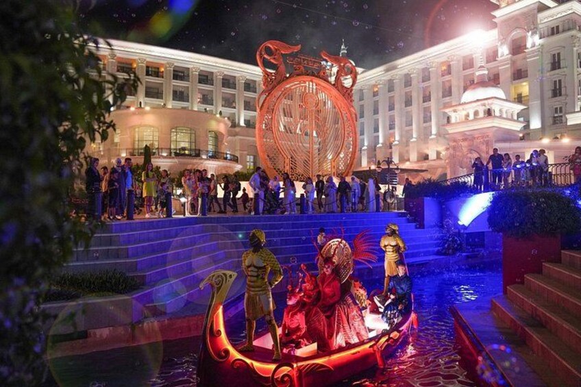 An enjoyable night experience for couples and families 1