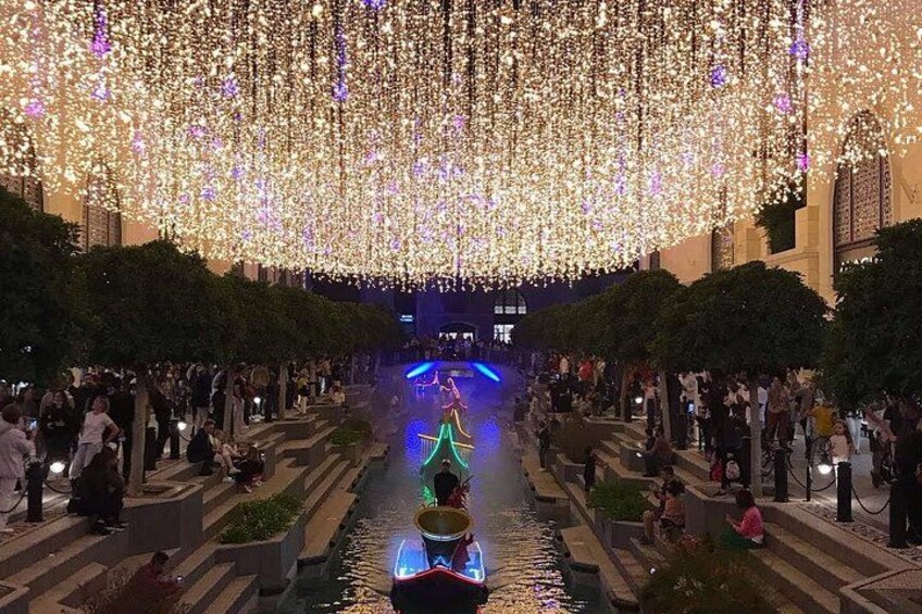 A perfect combination of show, lights, water and entertainment 3