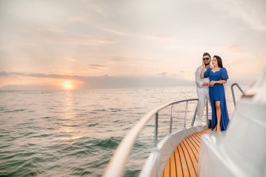 Mirissa Sunset Tour on a Luxury Speed Boat with Hotel Pickup 2