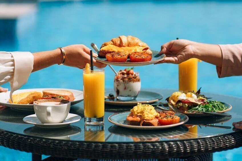 Dubai: Riva Beach Club Pool and Beach Day Pass 5
