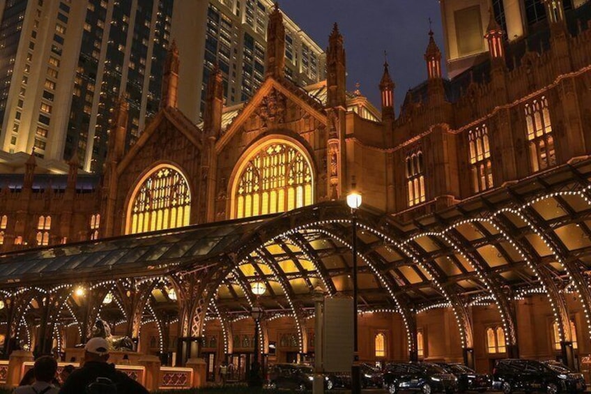 Custom 6-Day Hong Kong and Macau with Hotel and Disneyland Option 4