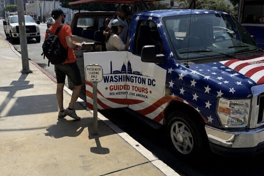 Washington DC Monuments Open-Air Sightseeing Minibus Guided Tour 3