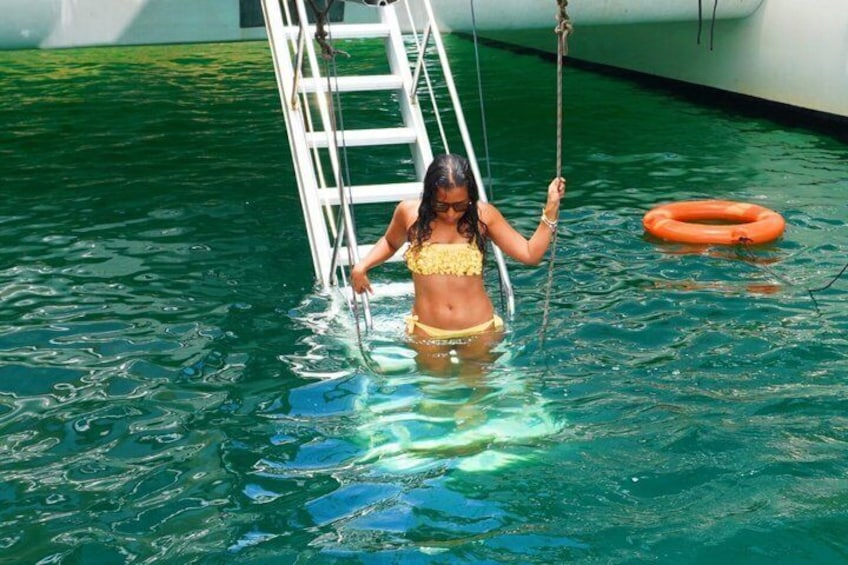 All-inclusive 8-hour catamaran tour to Isla Taboga from Panama City 1