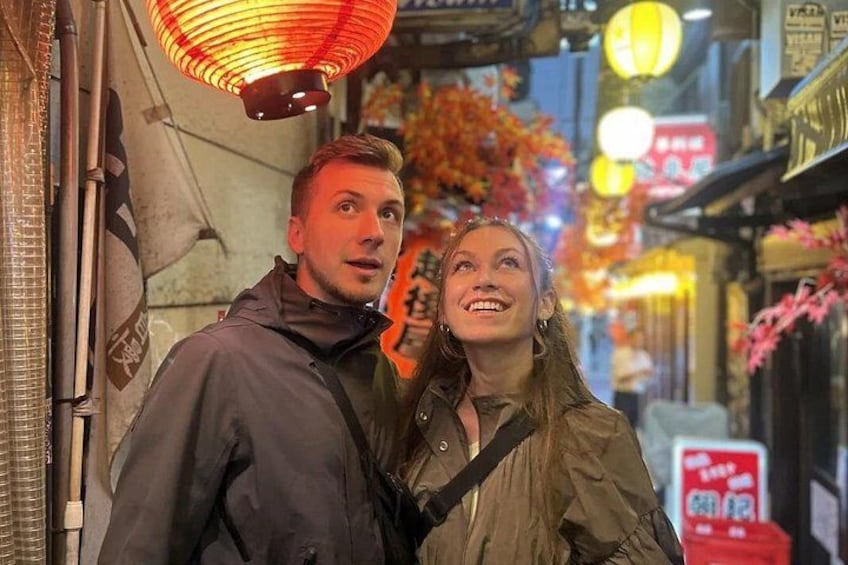 Shinjuku’s Hidden Alleyways – Where the Flavor Journey Begins 1