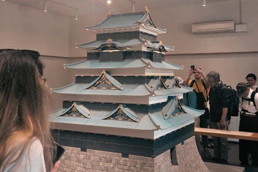 Tokyo: Imperial Palace and Shogun Storytelling Walk 2