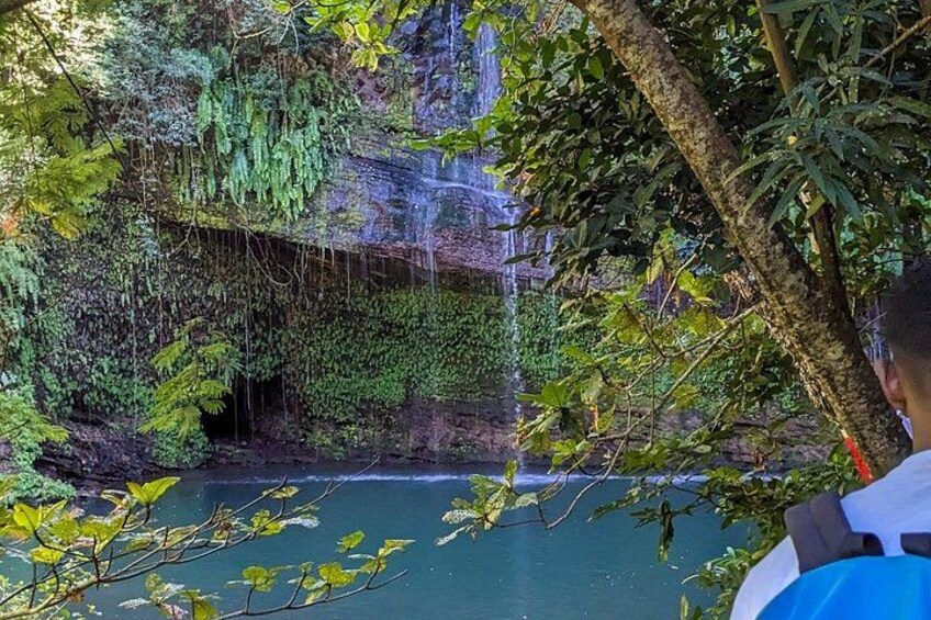 Connect with the spiritual essence of the island and immerse yourself in its refreshing waters, surrounded by the jungle melodies and whispers of the past. 5