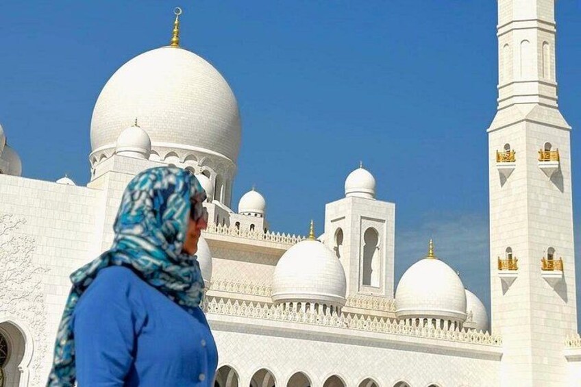 Abu Dhabi Top 15 Must-See Attractions with Grand Mosque and Souks 3