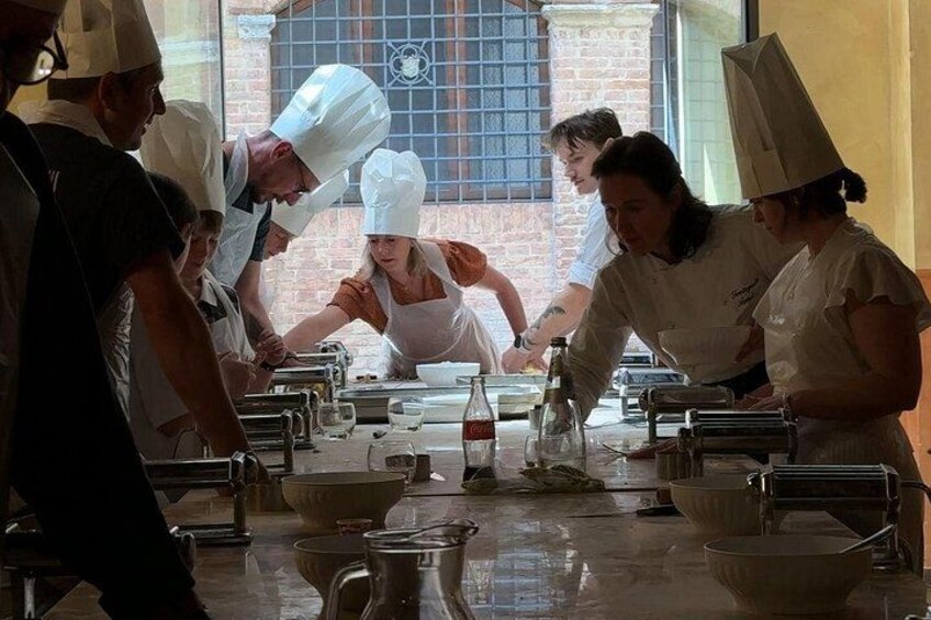 Private Tuscan cooking class with wine tasting 3