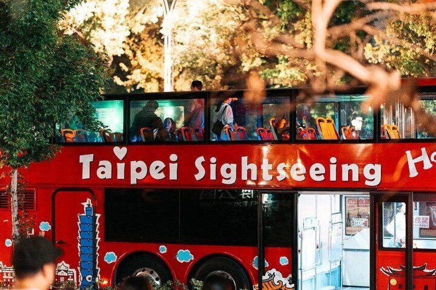 Taipei Nightlife & Dating Tour: Tipsy Double-Decker Bus 5