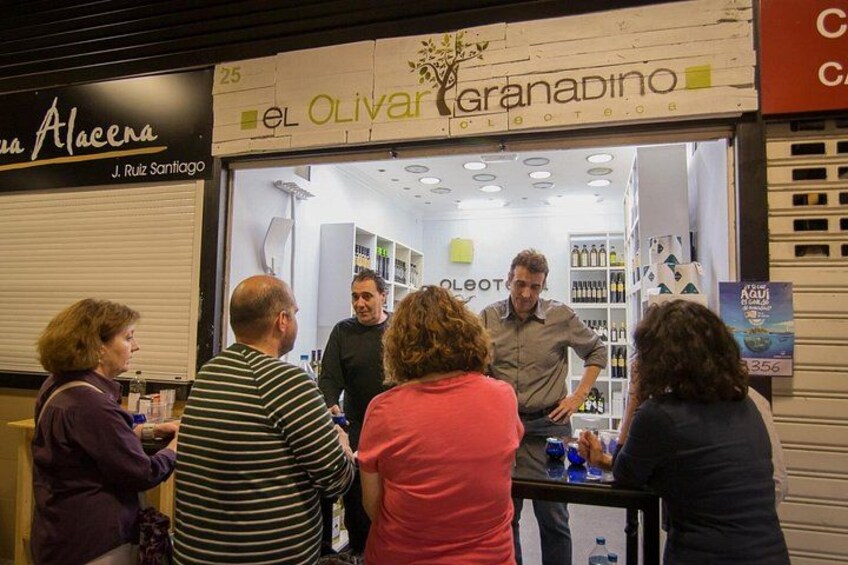 Private Tasting of Olive Oil and Tapas in Granada Market 2