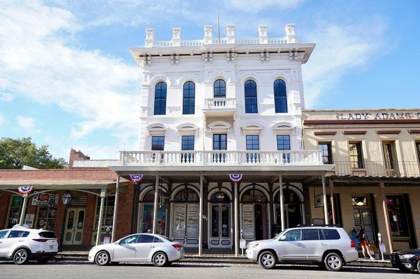 Explore Sacramento’s storied streets on your own schedule, without missing a single hidden gem or legend. 2