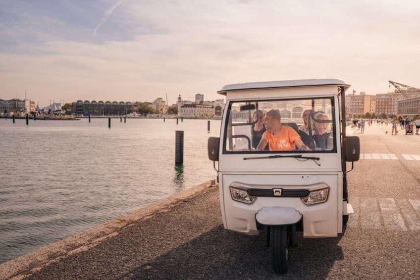 Valencia PRIVATE tour 1 hour explore the city by Tuk and Flow 5