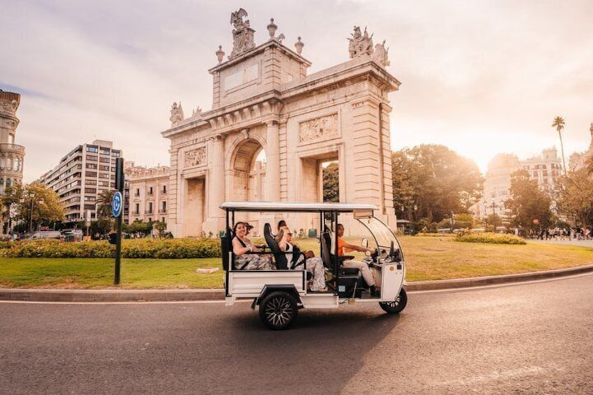 Valencia PRIVATE tour 1 hour explore the city by Tuk and Flow 1