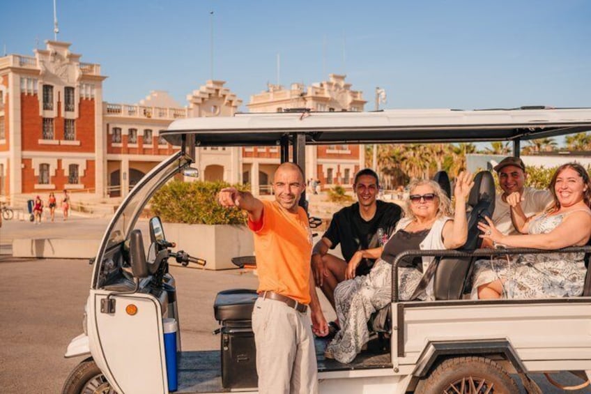 Valencia PRIVATE tour 1 hour explore the city by Tuk and Flow 1