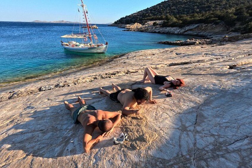 [relaxing under the sun] 3