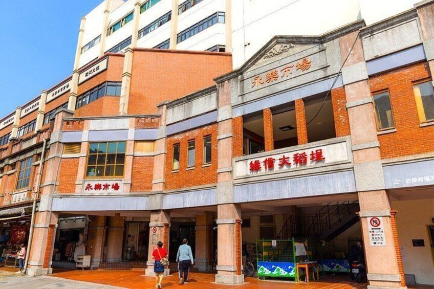 Vintage Taipei: Qipao Experience, Maokong Sunset & Tea Tasting 3
