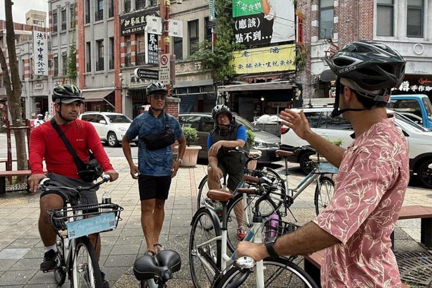 4 Hour Afternoon Cycling City Tour North with Snack 2