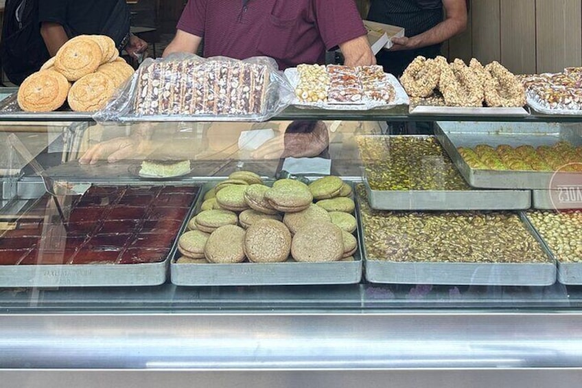 Tasting the sweet wonders from the natives' favourite spot 4