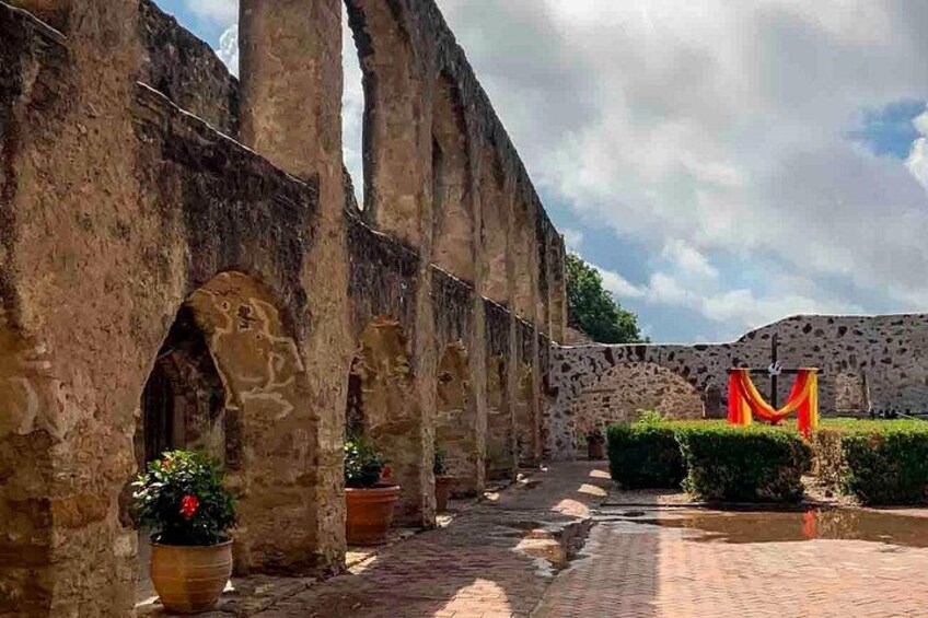 Ultimate San Antonio Driving Experience Alamo & River Walk Cruise 4