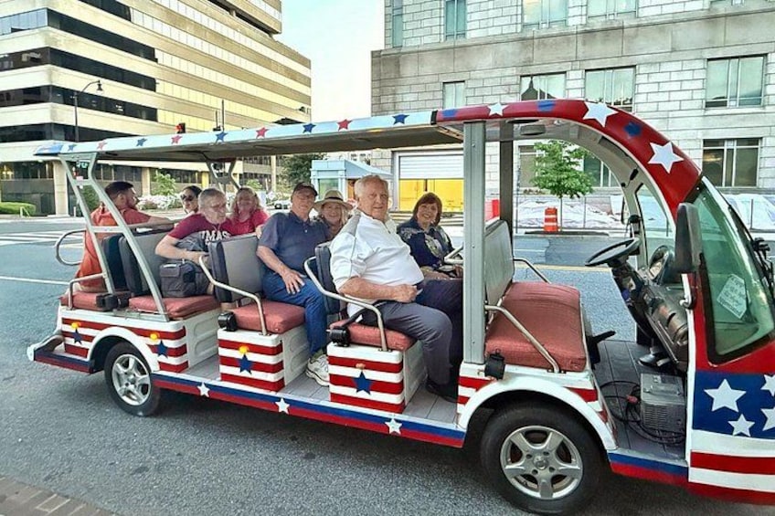 DC's Monuments & Landmark Guided Small Group E-Cart Tour 4
