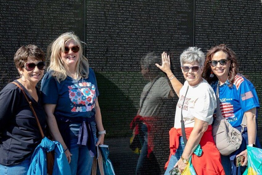 DC's Monuments & Landmark Guided Small Group E-Cart Tour 2