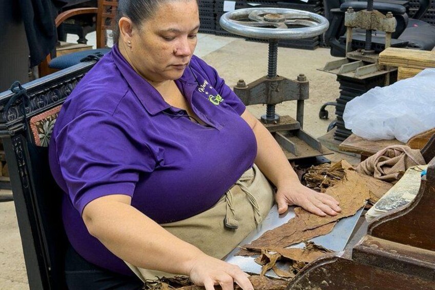 View Cigar Making process 4