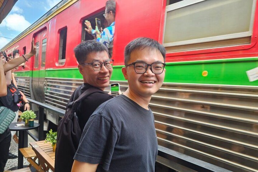 A train with passengers. 5