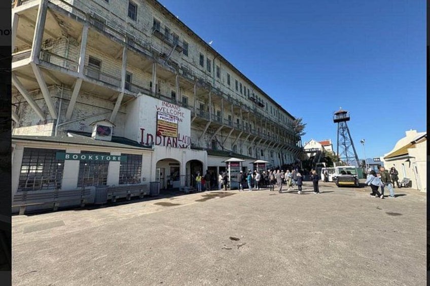 Alcatraz Inside Tour With Ferry, Free Audio and Night Option 3