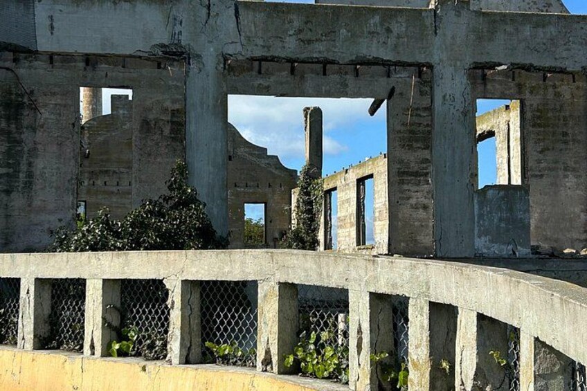 Alcatraz Inside Tour With Ferry, Free Audio and Night Option 3