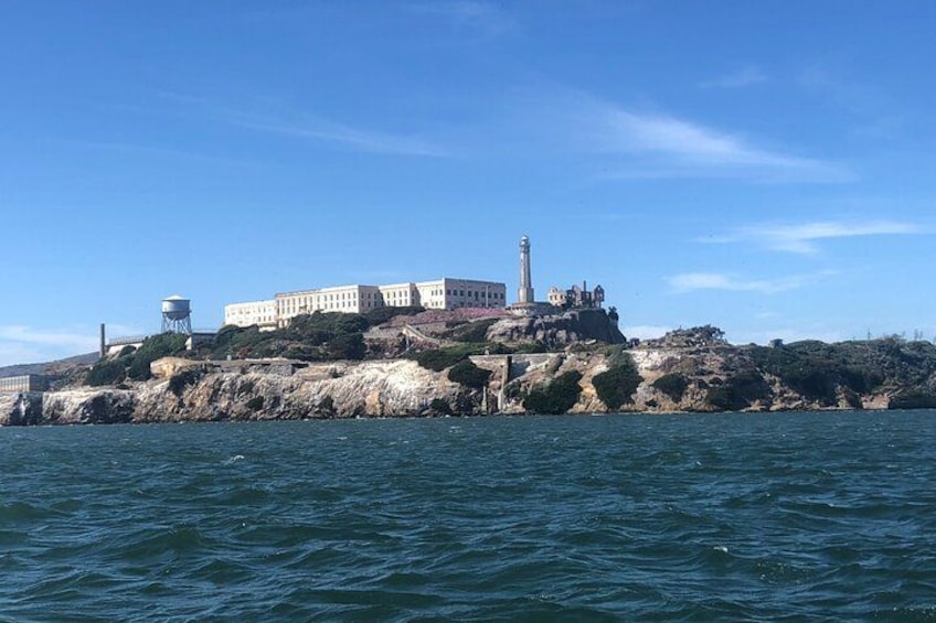 Alcatraz Inside Tour With Ferry, Free Audio and Night Option 4