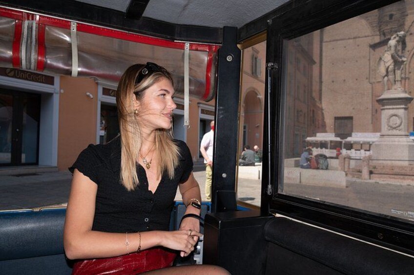 Bologna Open Bus & San Luca Express combo with food vouchers 2