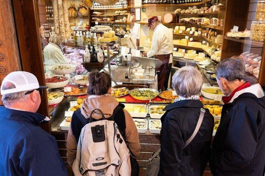 Bologna Open Bus & San Luca Express combo with food vouchers 5