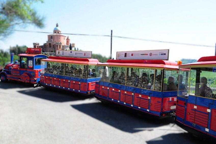 Bologna Open Bus & San Luca Express combo with food vouchers 1