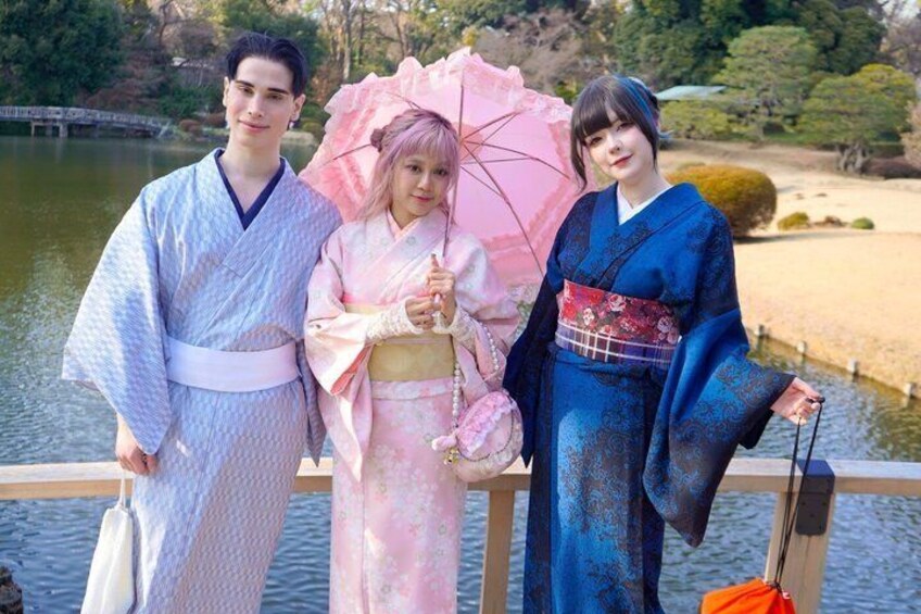 Tokyo: Kimono Rental inside Shinjuku Gyoen National Garden 4