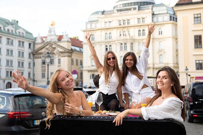 Roll & Dine: Vienna Breakfast City Tour in a Timeless Oldtimer 2