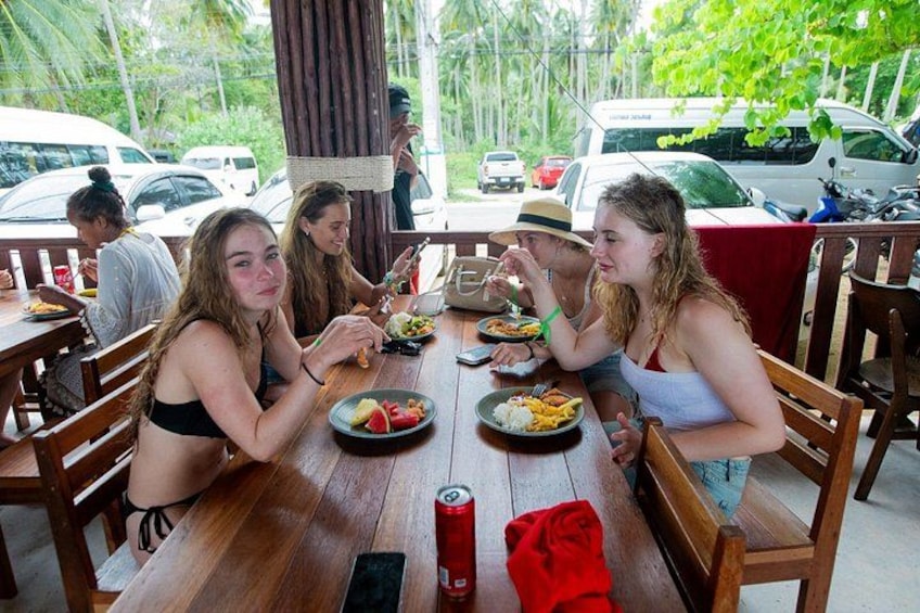 Pink Dolphin and Pig Island Snorkeling Tour from Koh Samui 2