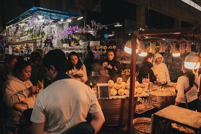 Immerse yourself in the vibrant Mercado de Jamaica 1