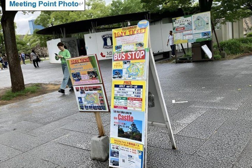 Osaka Castle Walking Tour and Castle Tower Admission 4