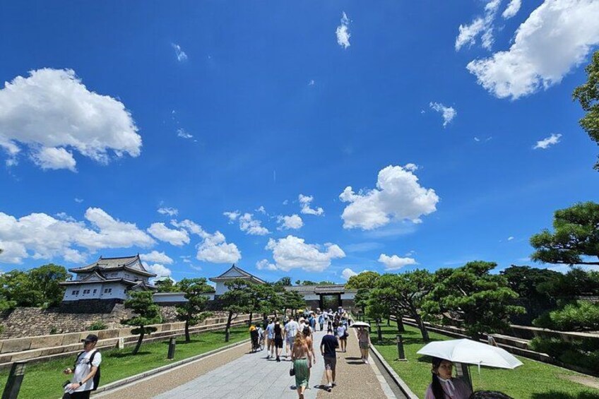Discover Osaka Castle’s history and highlights, one stop at a time 5