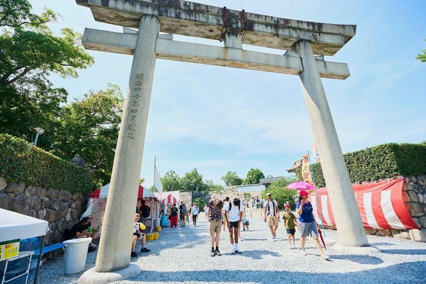 Learn about Japan at a Shinto shrine with Toyotomi Shogun 2
