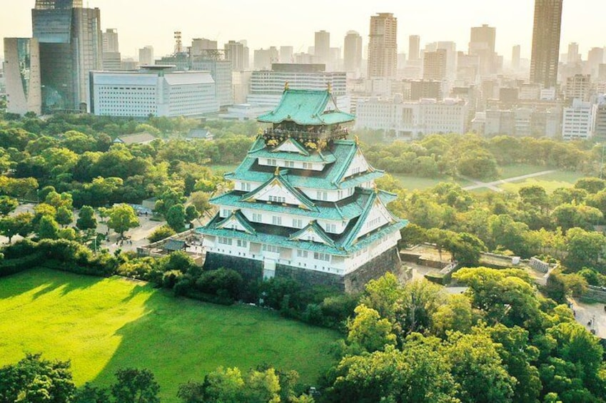 Discover the iconic Osaka Castle, where history meets the modern cityscape!! 1