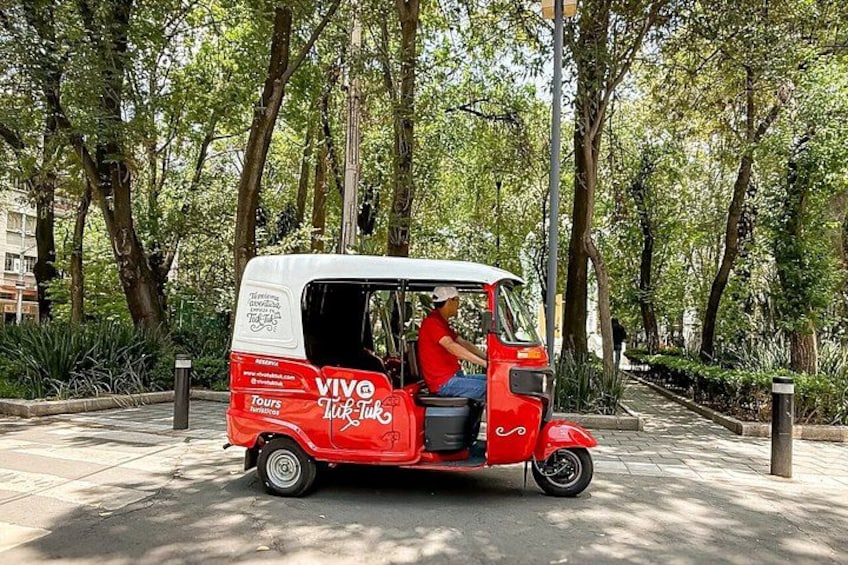 Tuk Tuk Tour of Rome and Condesa on CDMX 3