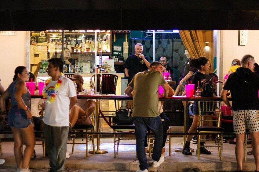 RAINBOW RIDE PV - LGBTQ+ City Party Bus / Bus de fiesta LGBTQ+ 2