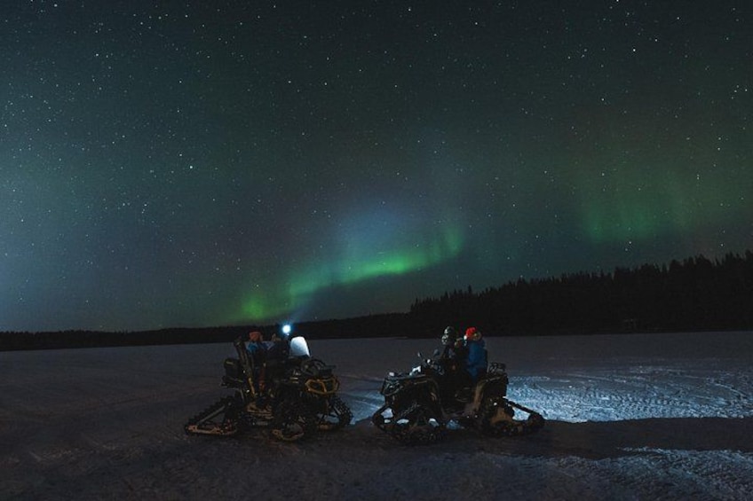 VIP Traditional Finnish Dinner in Igloo Under the Northern Lights 3